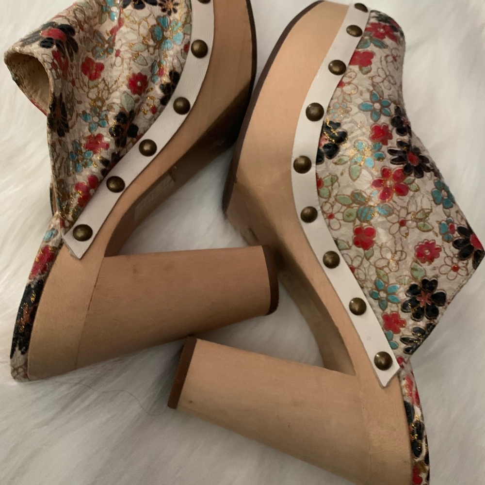 Clogs - Picture 3 of 6